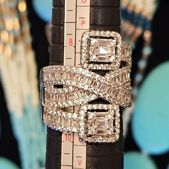 Crossover Sparkling Ring - (Bold and Elegant) - Picture 5 of 5